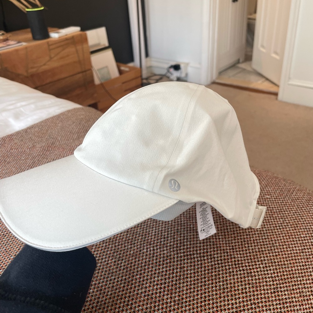 Lululemon - Fast and Free Running Hat in Bone